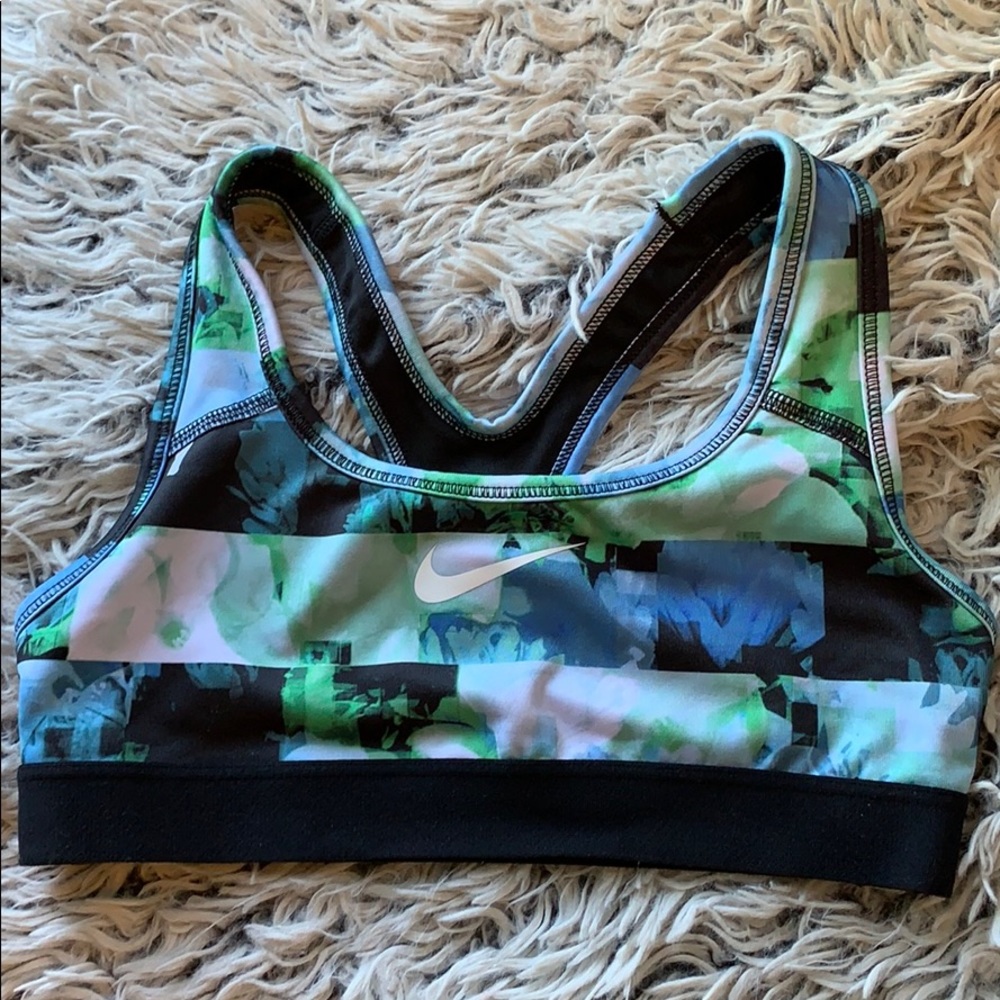 Nike youth small sports bra
